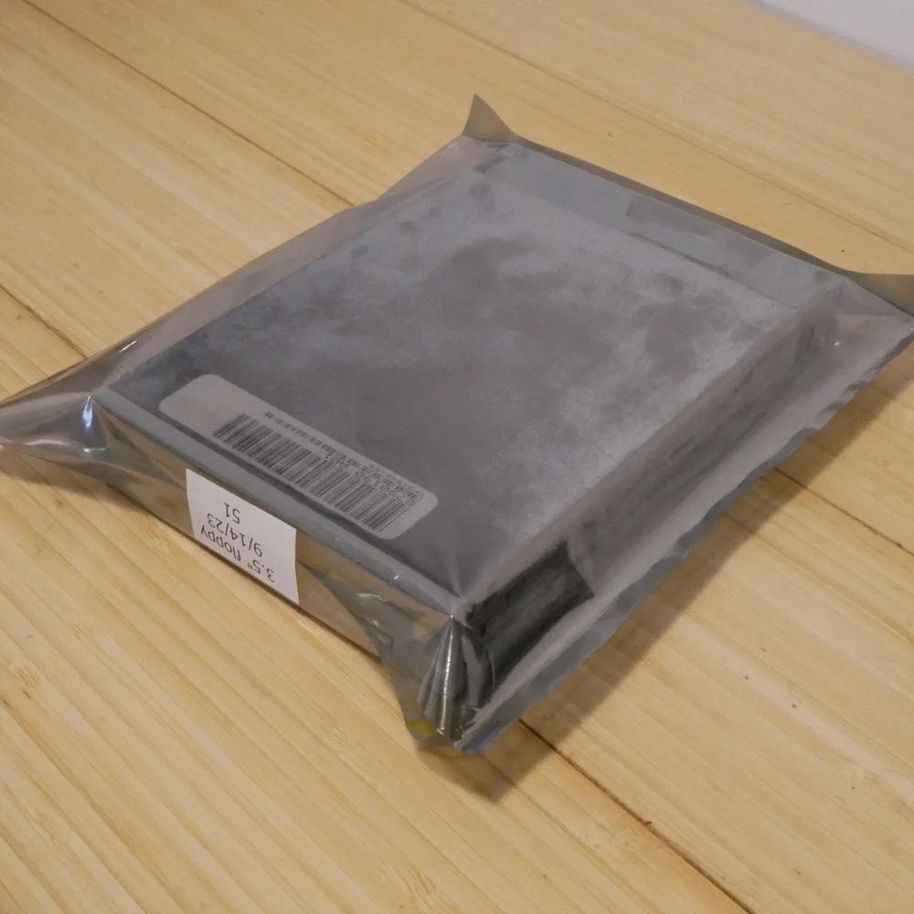 Mitsumi Newtronics D359T3  3.5 inch 1.44MB Internal Floppy Drive - Tested 51‎